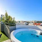 Luxury Penthouse Private Jacuzzi, شقة *